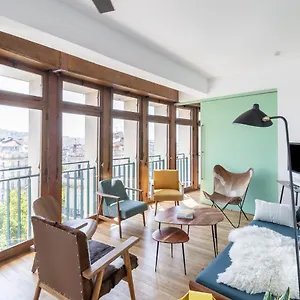 https://the-building-appartement-darchitecte-avec-vue-notre.fr-provencehotel.com